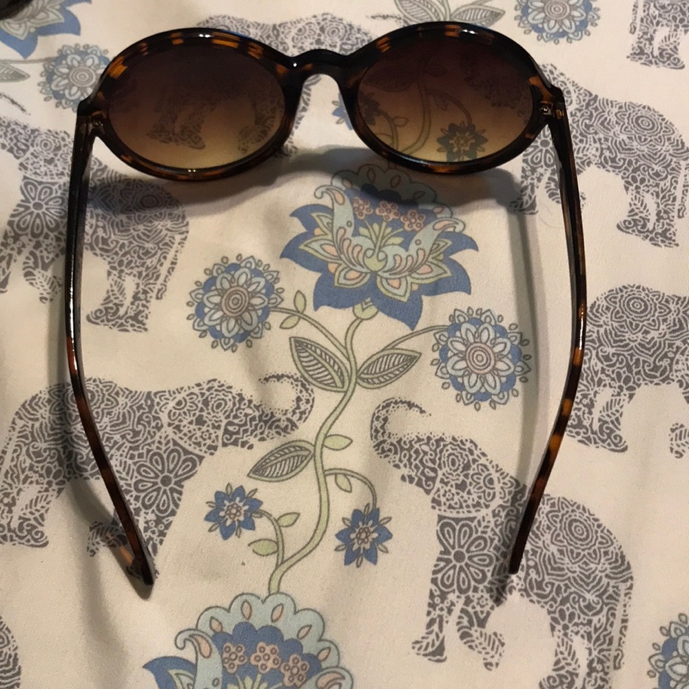 Sunglasses - Picture 2 of 5